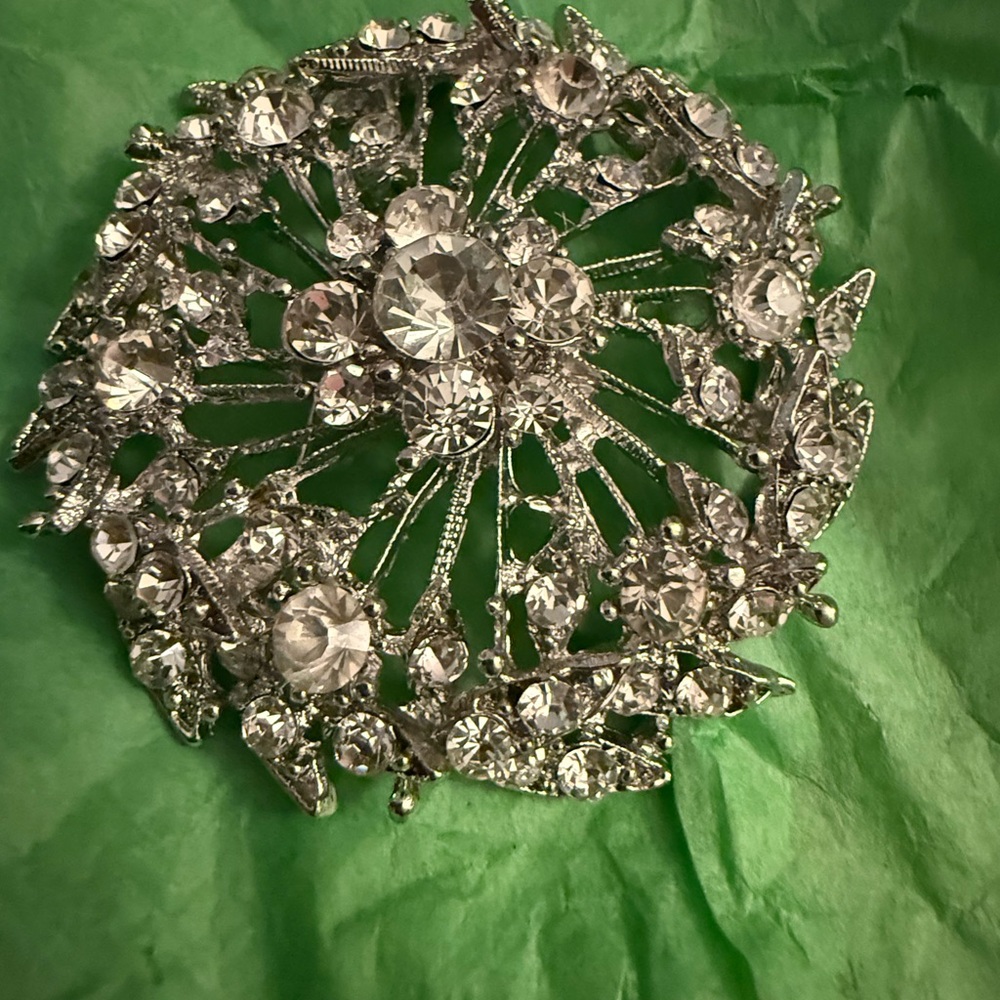 Silver Starburst Brooch with Rhinestones - Picture 2 of 4